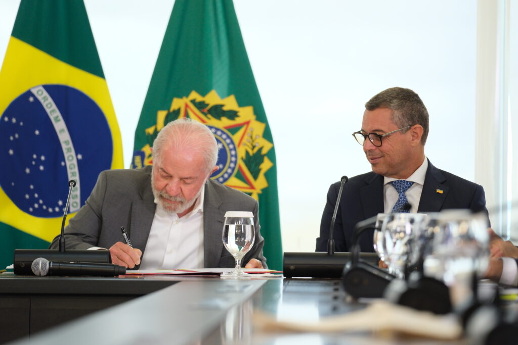 Assinaturas com o Governo Federal_Foto Wilson Mendes (2)