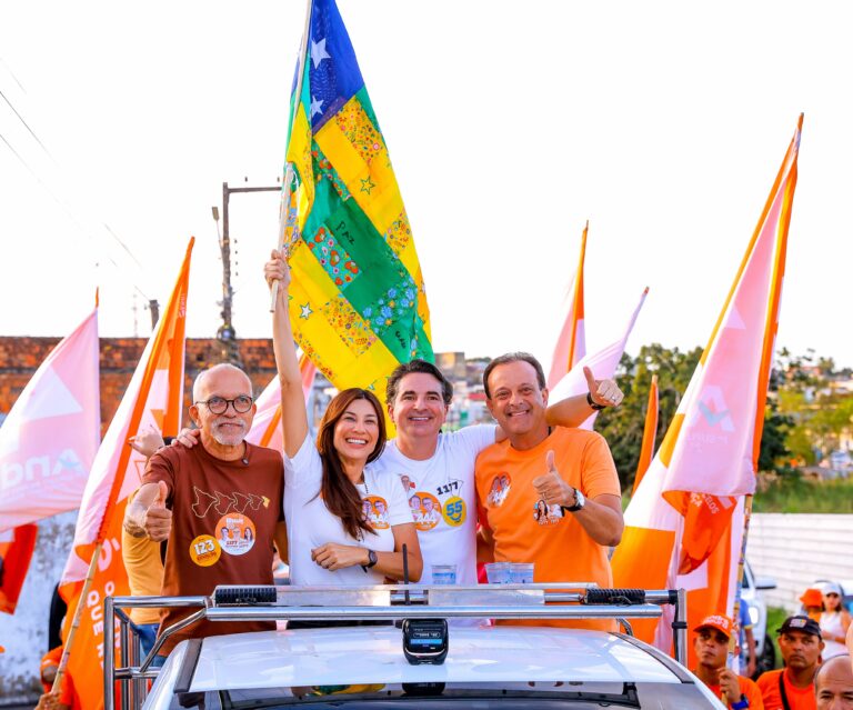 Gustinho e Hilda, junto com Andre e Edvaldo, na maior carreata que Lagarto já viu