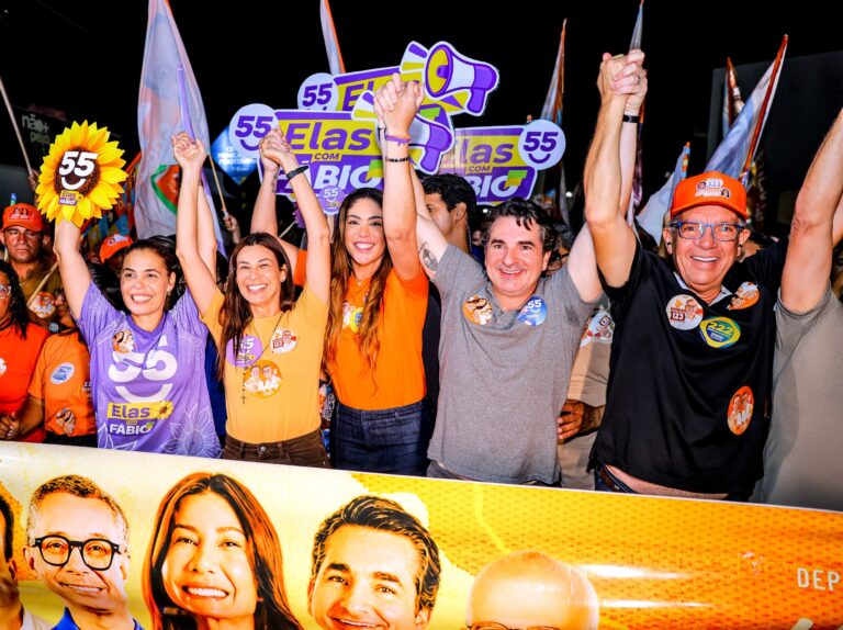 Gustinho e Hilda durante grande caminhada em Lagarto